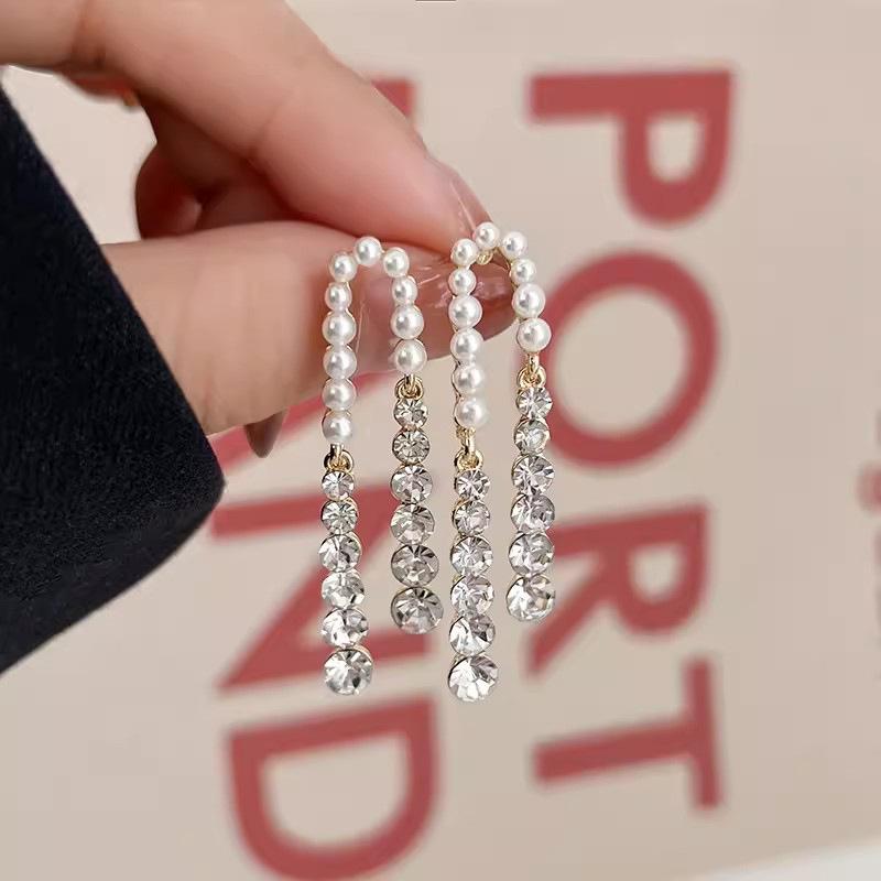 2023 High-End French Pearl Earrings: Light Luxury, Unique Design for Women