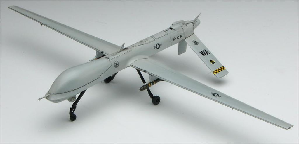 PLATZ Беспилотный ударный самолет Пластиковая модель 1/72 MQ-1A