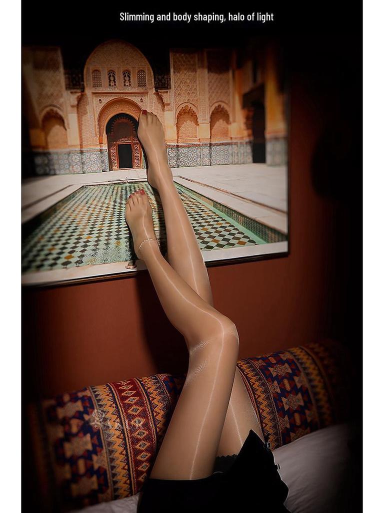 Аврора Сияющий Белый Шелковые Колготки: Сексуальные ультратонкие светоотражающие глянцевые чулки с носком T-образной формы и конским маслом.