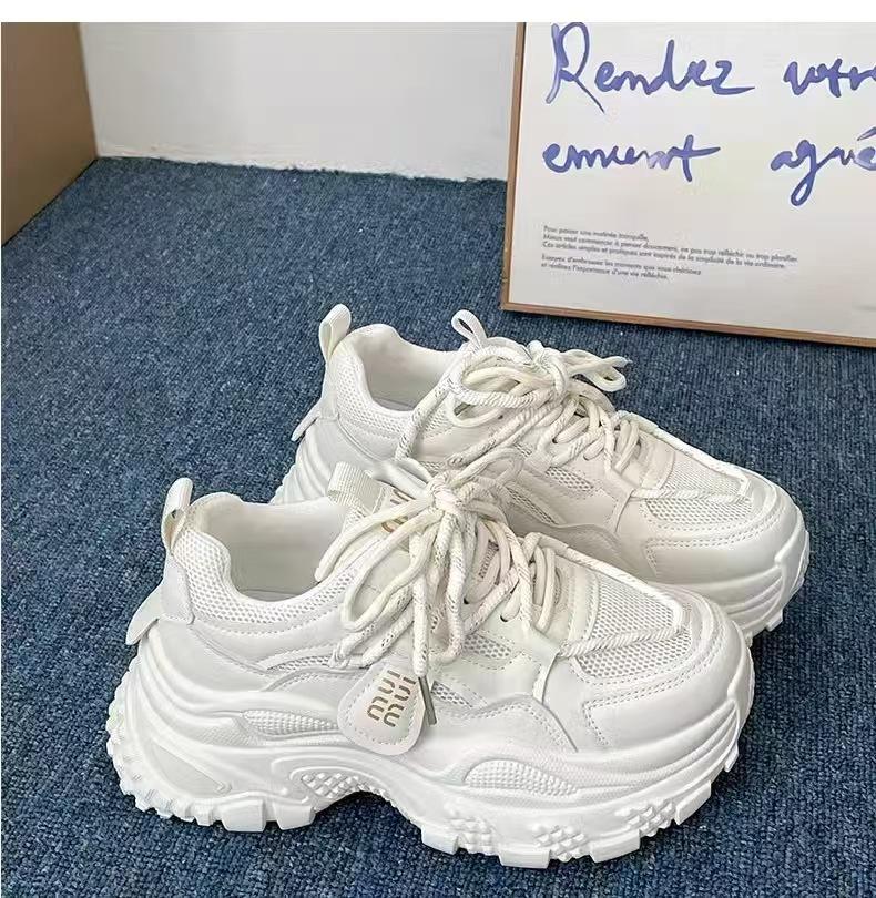 Популярные жареные уличные кроссовки на платформе для папы женские увеличивающие рост прилив 2025 весна и осень новые нишевые универсальные повседневные спортивные туфли