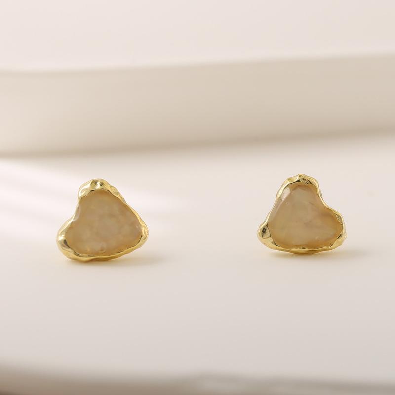 Love Earrings for Women High-end Earrings with Temperament and Niche Design As Birthday Gifts for Besties and Girlfriends