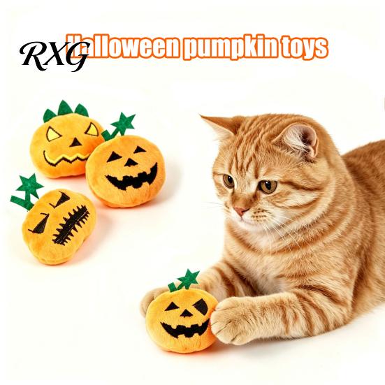 Soft Cat Chew Toy Halloween Pumpkin Toy, Squeaky Stuffed Self-entertainment Plush with Feathers for Indoor Cats