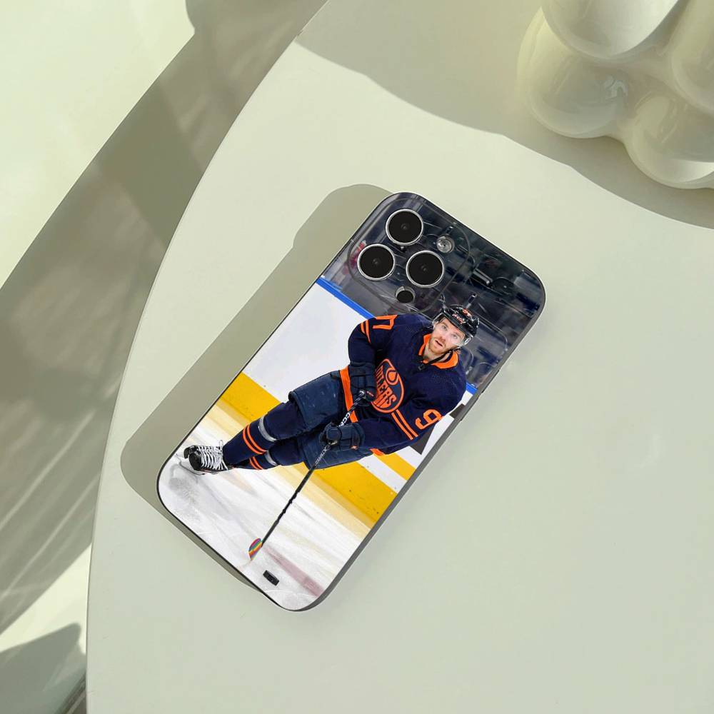 Чехол для телефона с изображением хоккеиста К-Коннора Макдэвида для iPhone 17,16,15,14,13,12,11 Pro Max,16/15/14Plus,XS Мягкий черный чехол