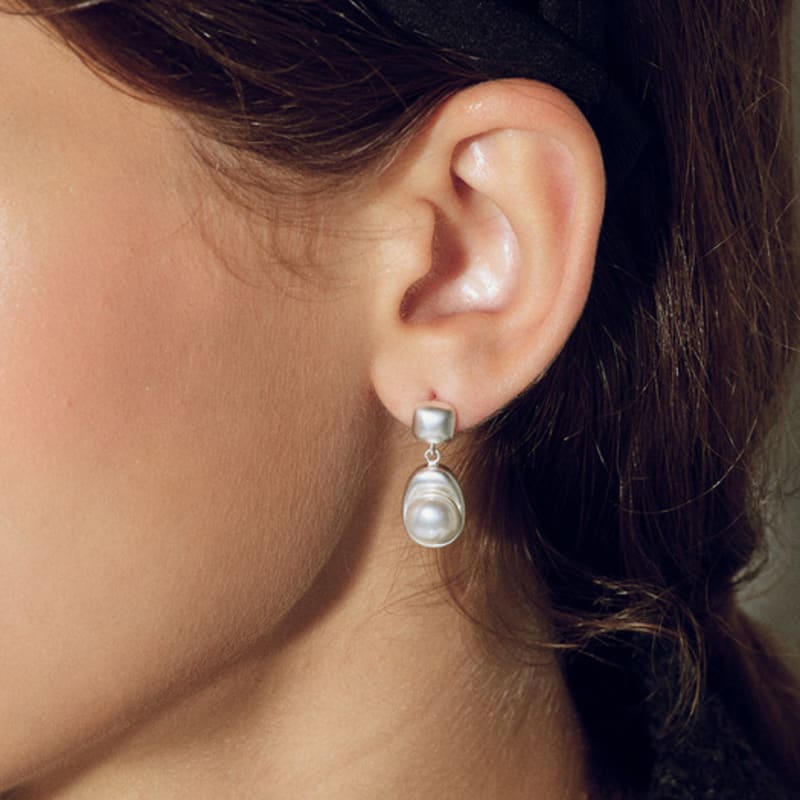Les Bijoux Philosophy LB_White pearl drop earring