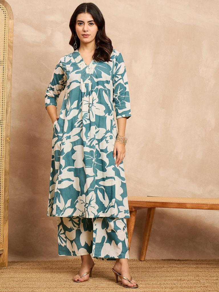 Туника А-силуэта с цветочным принтом и комплекты палаццо