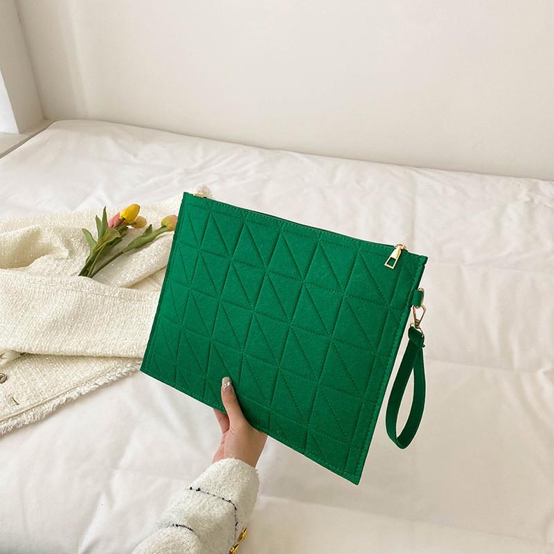 Стильная винтажная сумка-конверт для женщин черного, зеленого, фуксии и хаки цветов. Идеально подходит для повседневных весенних нарядов.