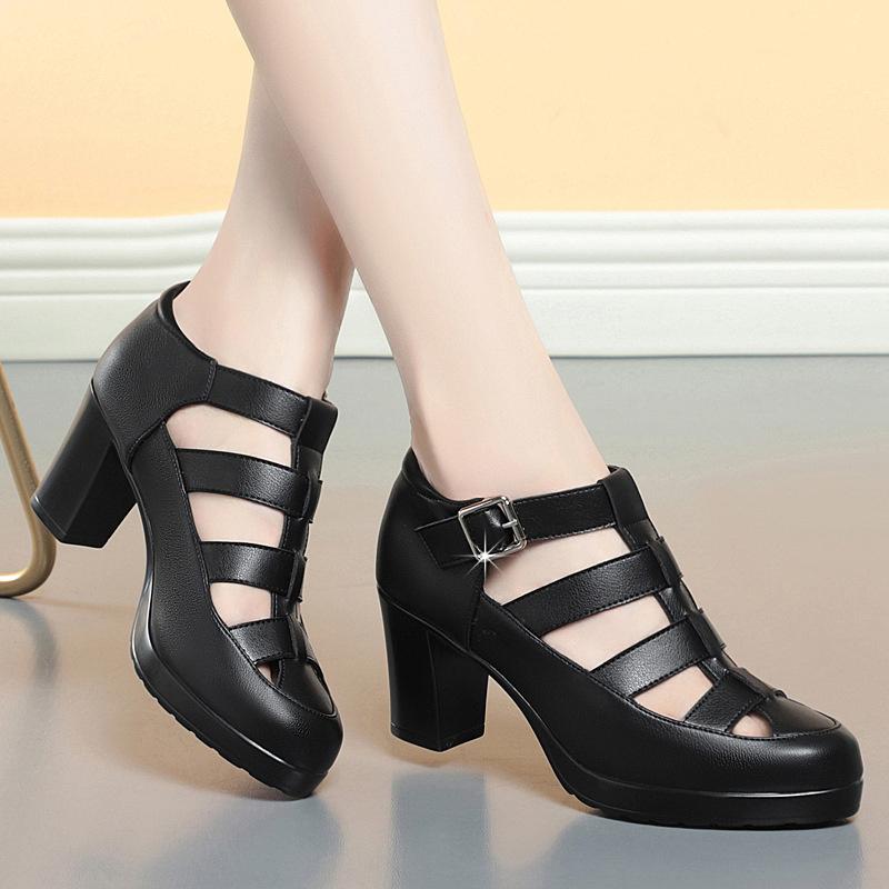 Модные дышащие туфли на платформе с вырезом и закрытым носком, мягкие кожаные летние сандалии-гладиаторы на среднем каблуке 2024 года для офисных мам