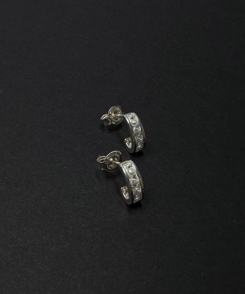 Изогнутые серьги-гвоздики Baradu 925
