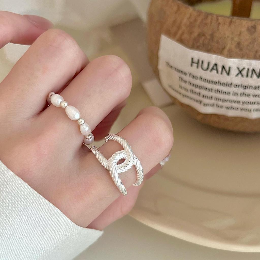 Простое геометрическое открытое кольцо-кроссовер для женщин – Универсальное, модное и уникально разработанное.