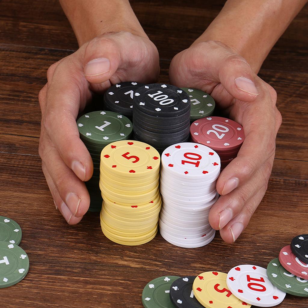 100Pcs Casino Poker Chip Roulettes Game Bingo Chip with Box Plastic Counting Counters Poker Chip for Game Play Learning