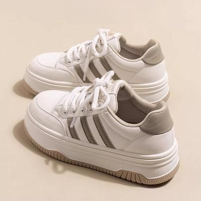 Туфли на толстой подошве из кожи. Женские туфли на раннюю весну. Новые универсальные маленькие белые туфли. Повседневная обувь для увеличения роста. Детская спортивная обувь.