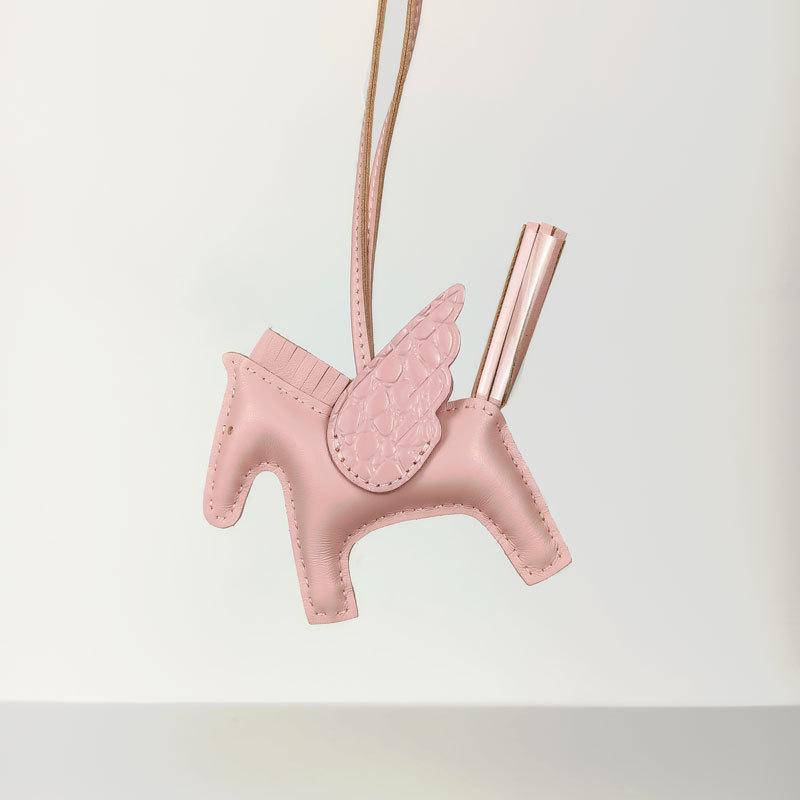 Подвеска для сумки-лошадки из натуральной кожи с отделкой из овчины и крокодила, сшитой вручную