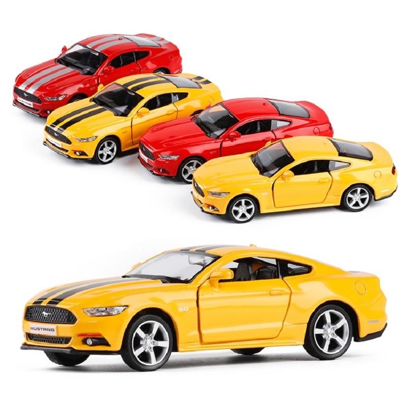 Ford Mustang GT 2015 Симуляция суперкара Литые и игрушечные транспортные средства Инерционный механизм и открывающиеся двери RMZ city 1:36 Коллекционная модель автомобиля из сплава