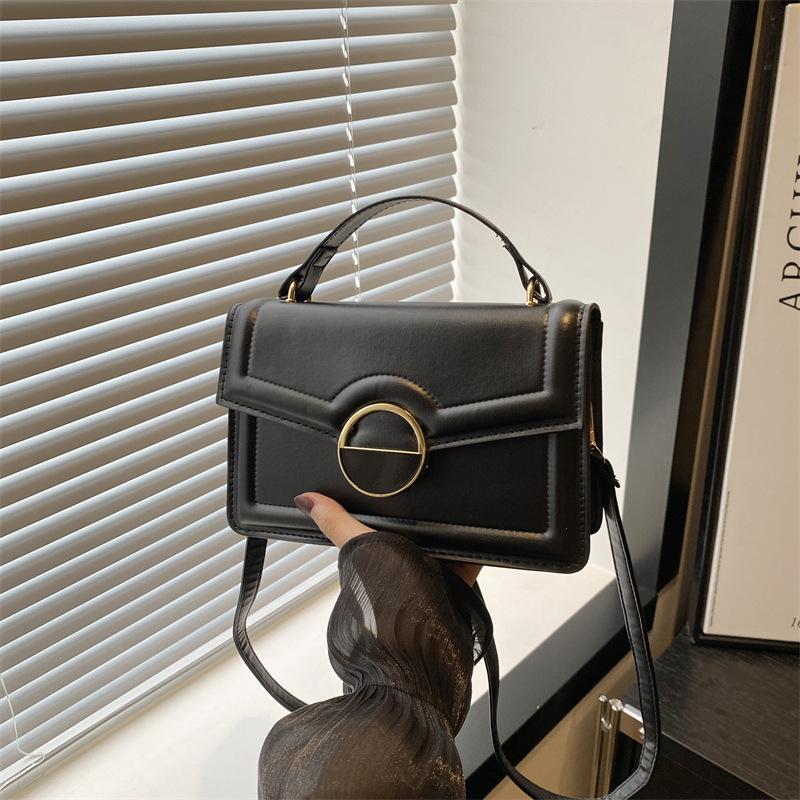 Новая корейская версия модной маленькой квадратной сумки 2024 года, модная летняя повседневная сумка через плечо для женщин, простая повседневная женская сумка