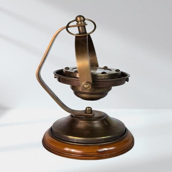 Латунный компас на элегантной подставке. Морская латунь. морской , Уникальное украшение для любителей парусного спорта. Подарок