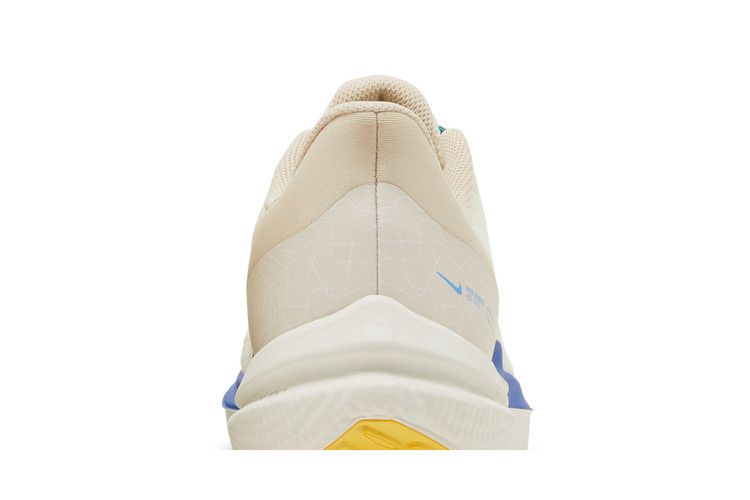 Men's Sneakers Nike Winflo 9 Premium Nike Moving Company Coconut Milk/Sanddrift/Racer Blue/Stadium Green