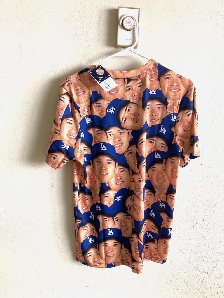 [MLB] [International Exclusive] Shohei Ohtani Face T-Shirt, Official Los Angeles Dodgers Merchandise, Full of Faces (M) [Parallel Import]