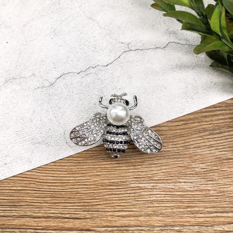Forest Retro Fairy Tale Versatile Brooch Bee Pearl Temperament Brooch Pin Coat with Accessories