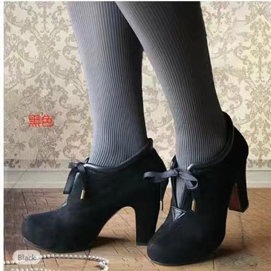 Женские туфли на высоком каблуке — это простые и удобные туфли большого размера с толстым каблуком, однотонные, с низким верхом, универсальные, на все времена года.