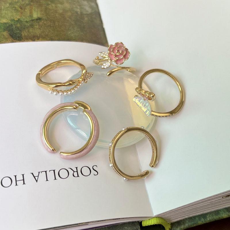 Exquisite Butterfly Decorative Ring For Women Unique Design With Pearl Enamel And Gemstones