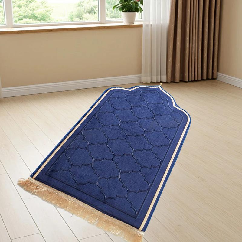 Non-slip Portable Flannel Carpet Prayer Mat Soft Flannel Travel Prayer Rug Worship Kneel Embossing Floor Carpets for Muslim Ramadan