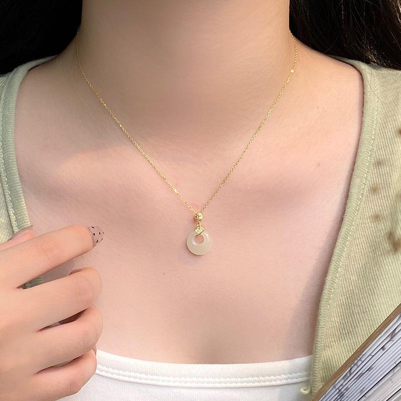 Fu Brand Safety Buckle Подвеска Простое Ожерелье Женская Новая Китайская Ключичная Цепочка Легкая Роскошная Маленькая Группа