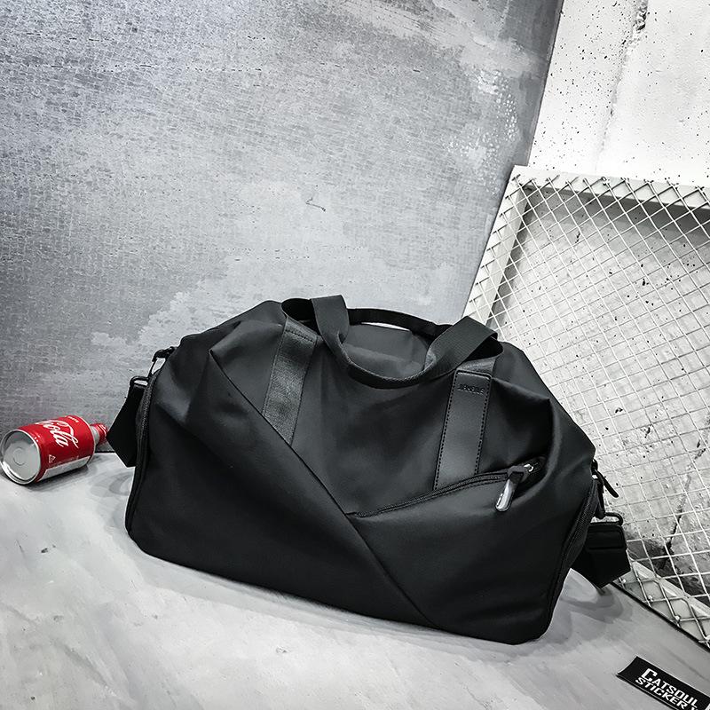 Самая продаваемая дорожная сумка: Просторная наплечная сумка-тоут для разделения влажного и сухого для коротких деловых поездок