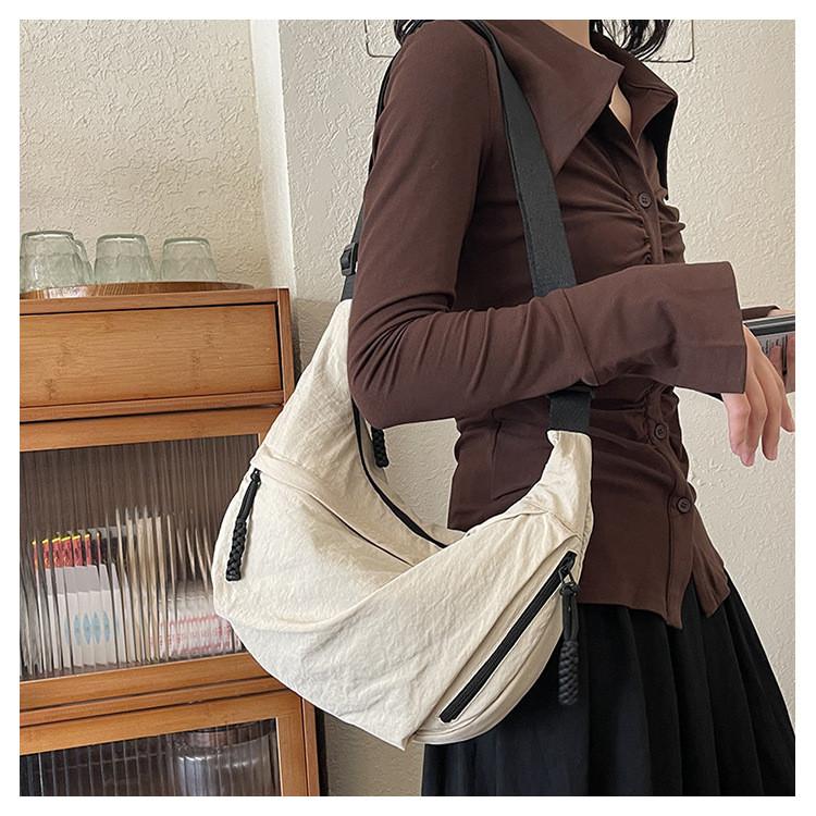 Ielgy Large Capacity Commuter Work Cloth Bag Fashion Nylon Dumpling Bag Crossbody Korean Version