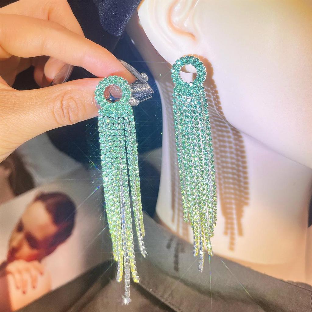 Роскошные европейские и американские серьги-кисточки со стразами: Элегантный дизайн с бриллиантами для женщин.