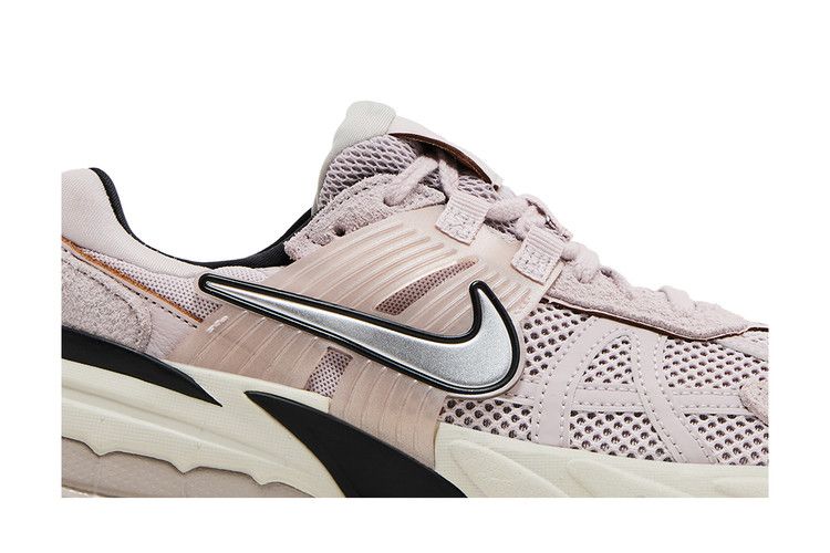 Женские кроссовки Nike V2K Run Платиново-фиолетовые (Женский) Платиновый Фиолетовый/Хром/Светлая Кость/Черный
