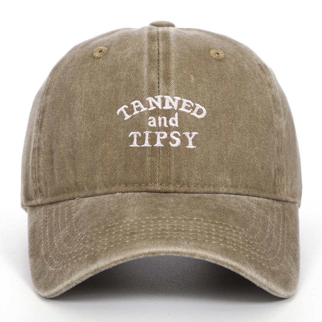 Хлопковая бейсболка с вышивкой "Tanned And Tipsy" и регулируемой посадкой для лета