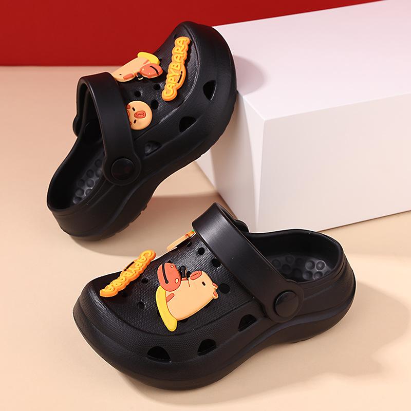 Детские дырчатые туфли мультяшные для девочек летняя носка нескользящие наступающие на говно EVA для мальчиков пляжные крутые шлепанцы на толстой подошве