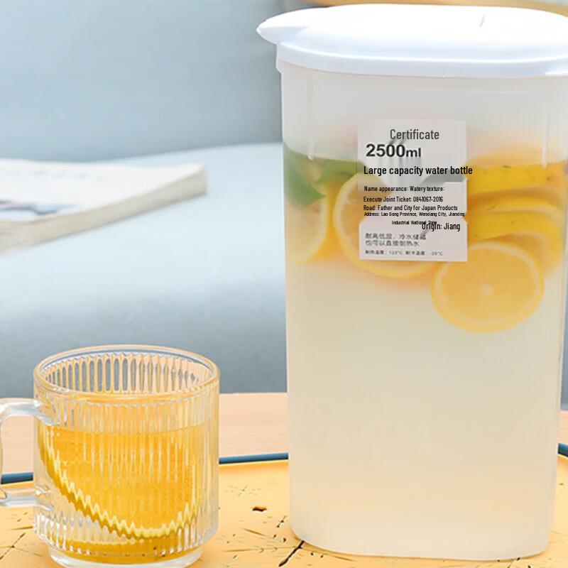 Пластиковый кувшин для воды в японском стиле