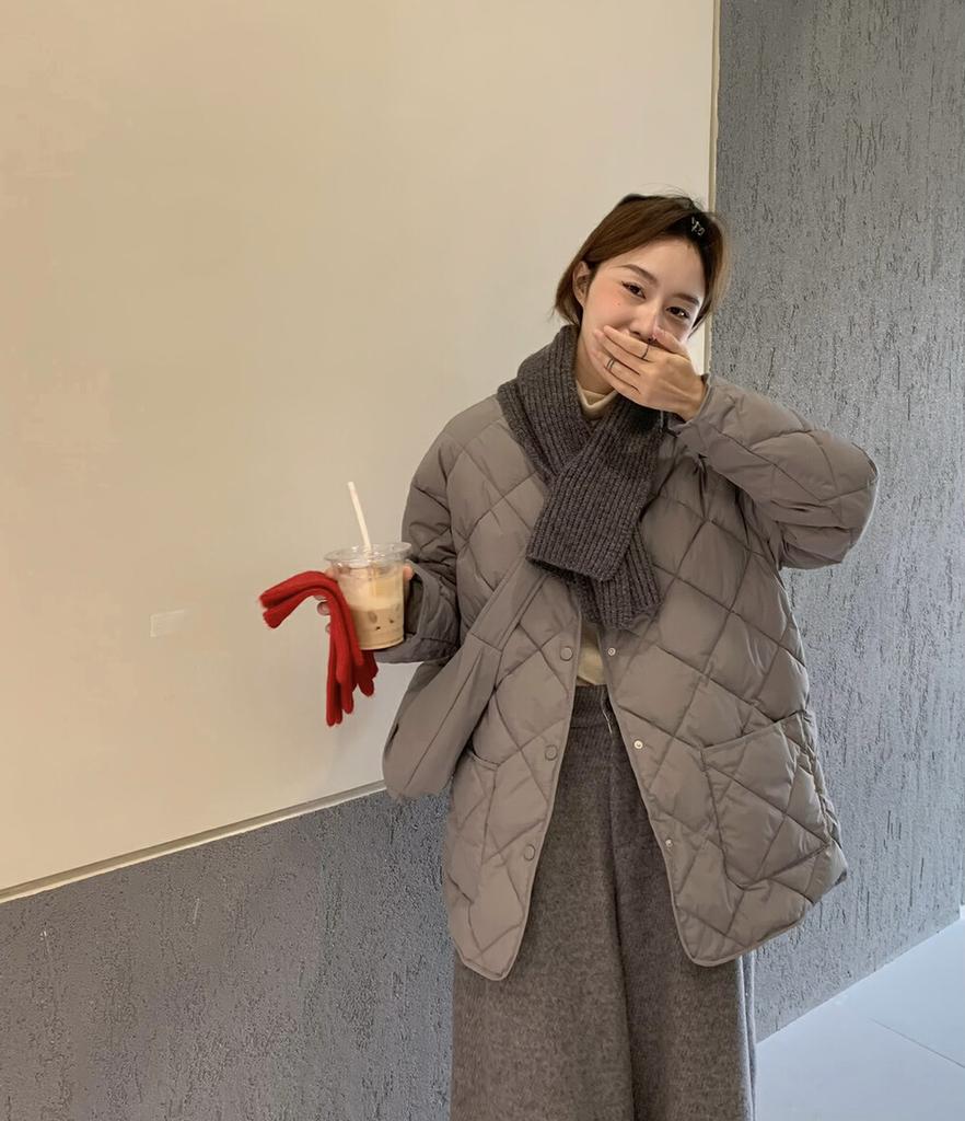 Женская куртка-пуховик с круглым вырезом и ромбами, с шарфом, новая зимняя легкая и тонкая свободная куртка из белого утиного пуха с сумкой.