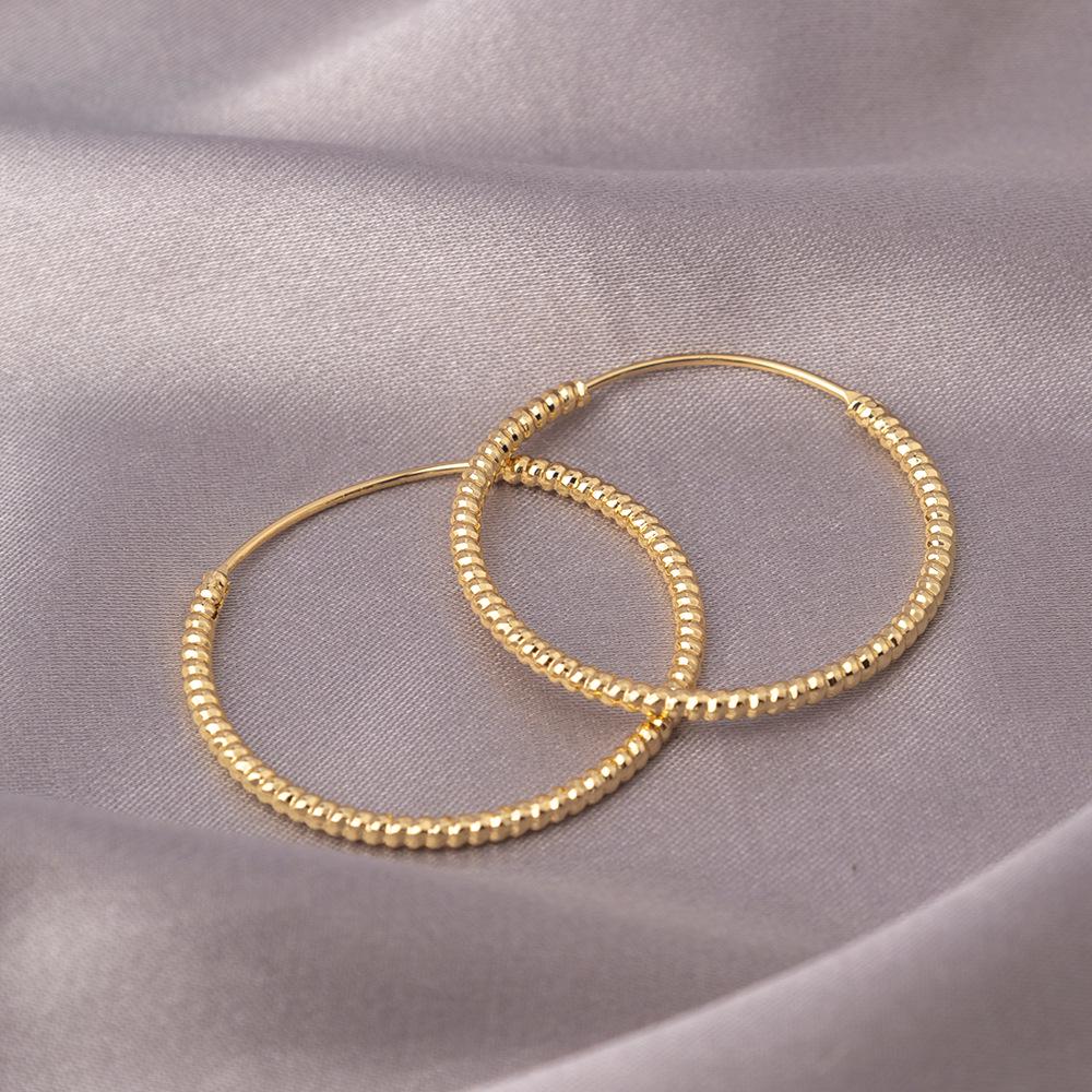 Серьги-иглы из серебра 925 пробы: Легкая роскошь, высококлассные пусеты и универсальный нишевый дизайн в виде колец для работы и стиля