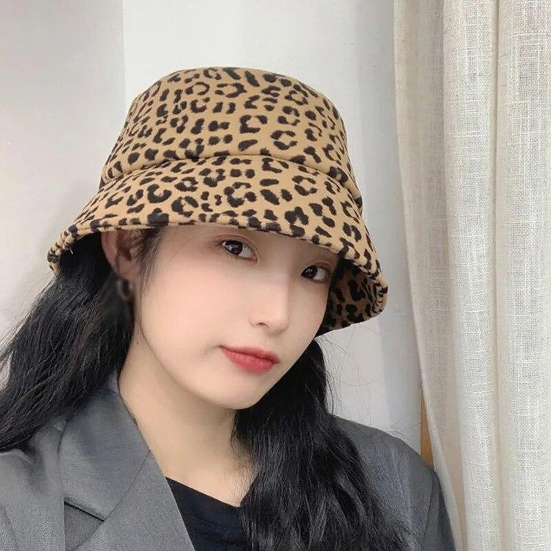 Рыбак, Самка леопарда, Тонкая, Солнце, Солнцезащитный крем, Весна, Осень Ведро с водой