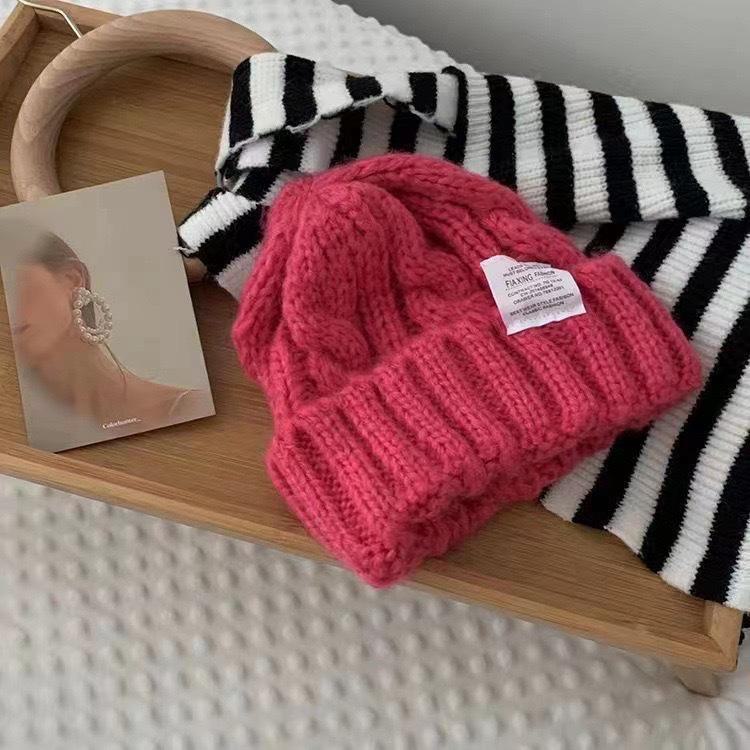 Женская однотонная вязаная шерстяная шапка в японском стиле на осень/зиму — плотная, универсальная, свободного кроя для большой окружности головы