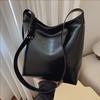 Versatile Single Shoulder Armpit Bag Women's New Casual Soft Leather Large-capacity Commuter Bucket Bag