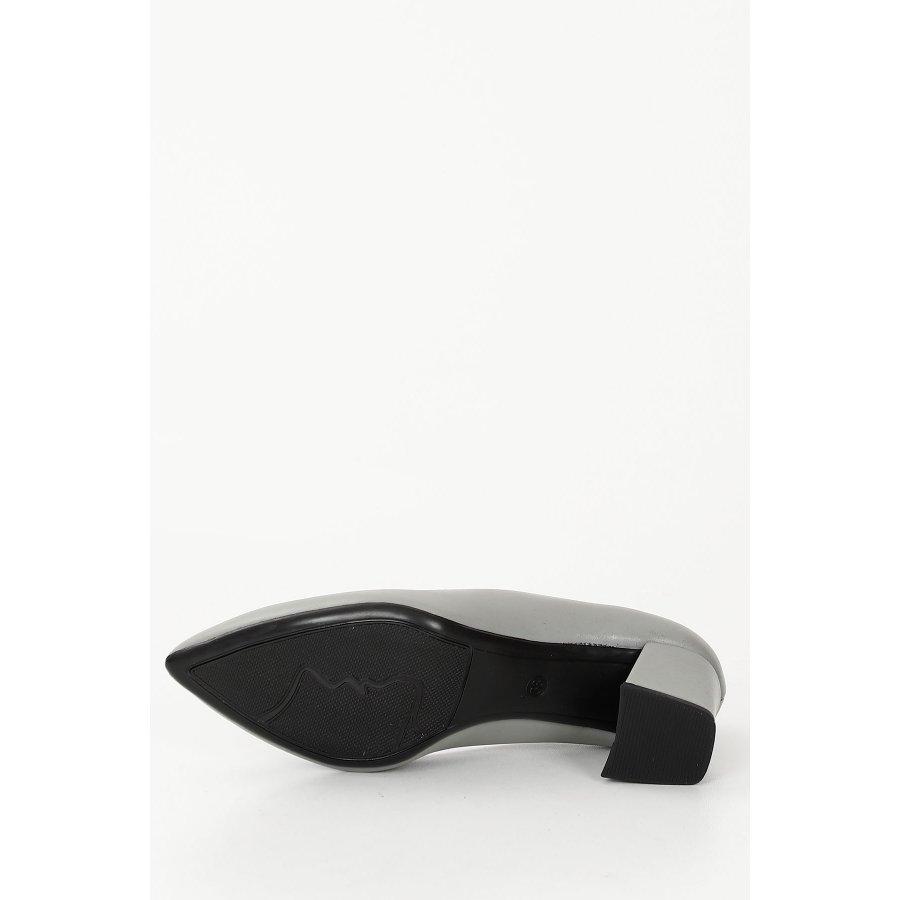 Женские кожаные классические туфли на каблуке