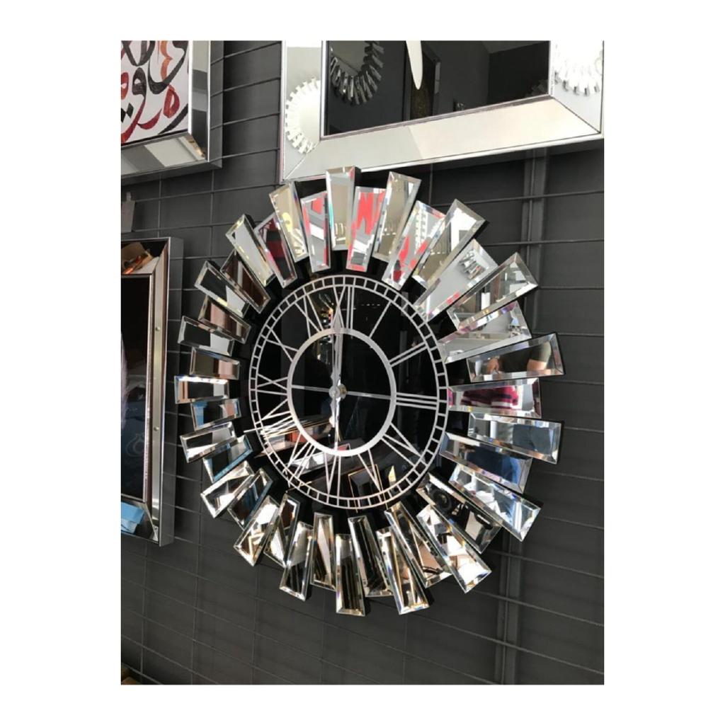 Элитная модель фортепиано с зеркальными часами – роскошный дизайн с архитектурным штрихом