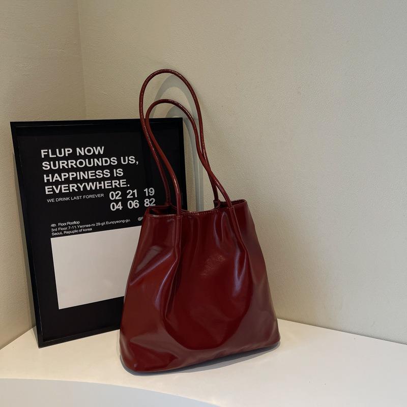 Premium Sense Large-capacity Bag Women's New Versatile Shoulder Bag Fashionable Commuter Portable Bucket Bag