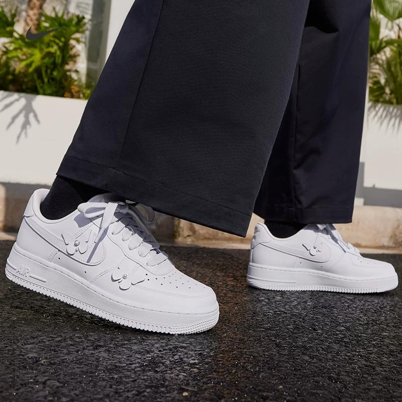 Nike Женские спортивные кроссовки Air Force One - Зимняя модель с 3D-дизайном в виде маленьких бабочек - NIKE AIR FORCE 1 IH4480