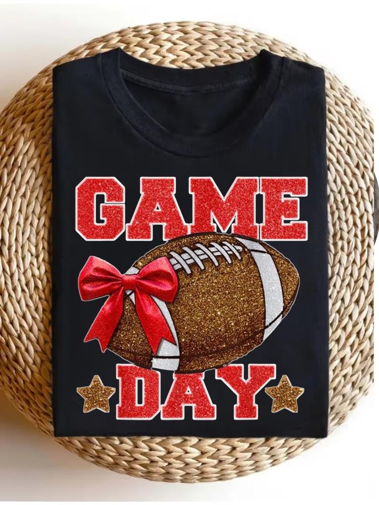 Football Mama Vibes T-Shirt Game Day Slogan Tee for Casual Loose Fit Shirt with Football Parent Design Gift for Moms Dad