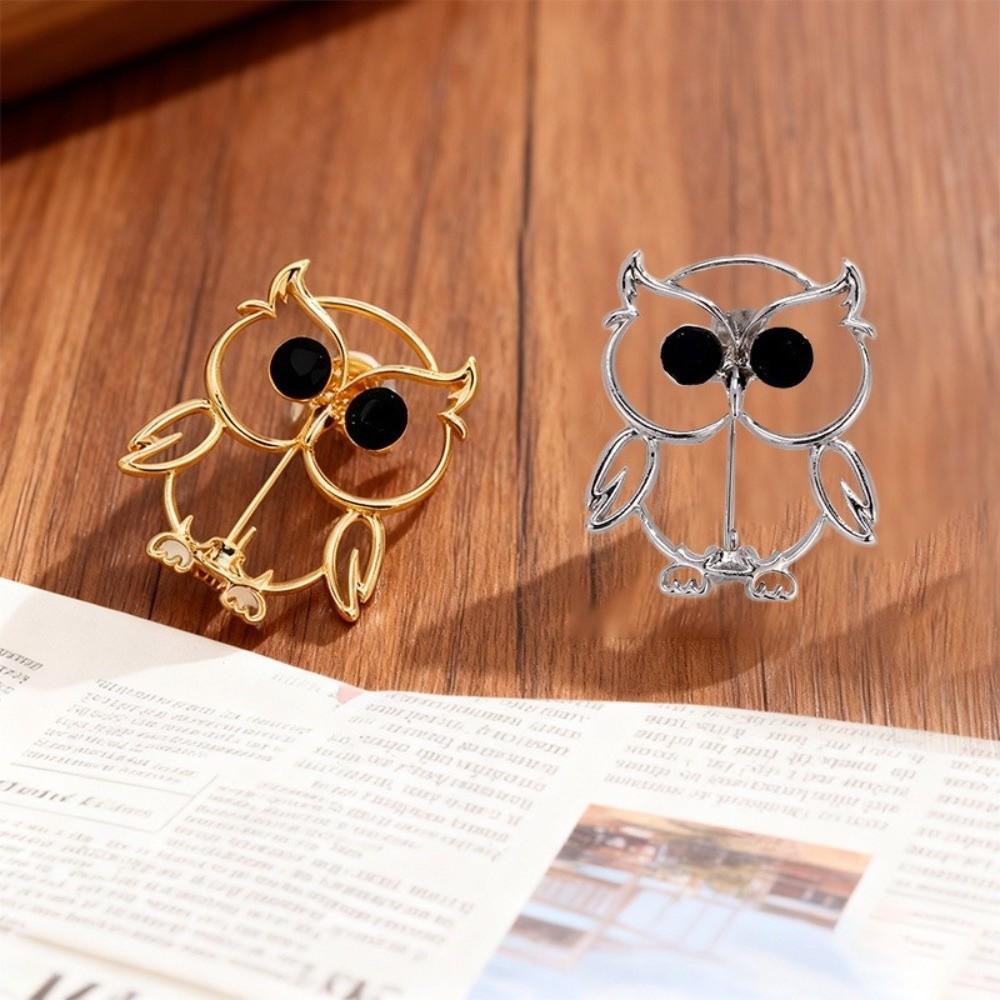 Hollow Animal Metal Pin Light Luxury Owl Badge Pin Fashion Jewelry Owl Rhinestone Brooch Gifts