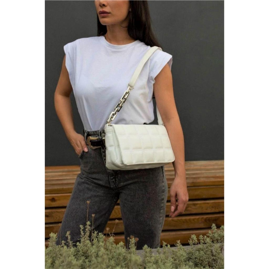 Женская бежевая пластиковая сумка на плечо с цепочкой