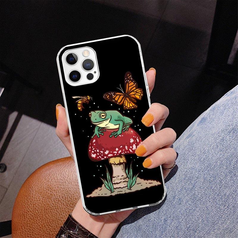 Коттеджкор Лягушка Гриб Кавайный Чехол для Телефона Для iPhone 17 Air 16 Pro Max 16E 15 + 14 Plus 11 12 13 Mini 7 8 SE Подарок Печатная Крышка