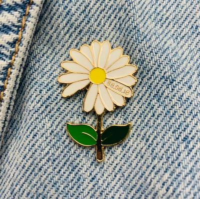 Новый эмалированный штифт с цветком ромашки, металлический разъем, подарок на день рождения, 1 шт.