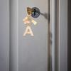 Модный Металлический Смоляной Брелок Бабочка Буква Кисточки Дизайны Коррозионностойкий Легкий Брелок Для Женщин