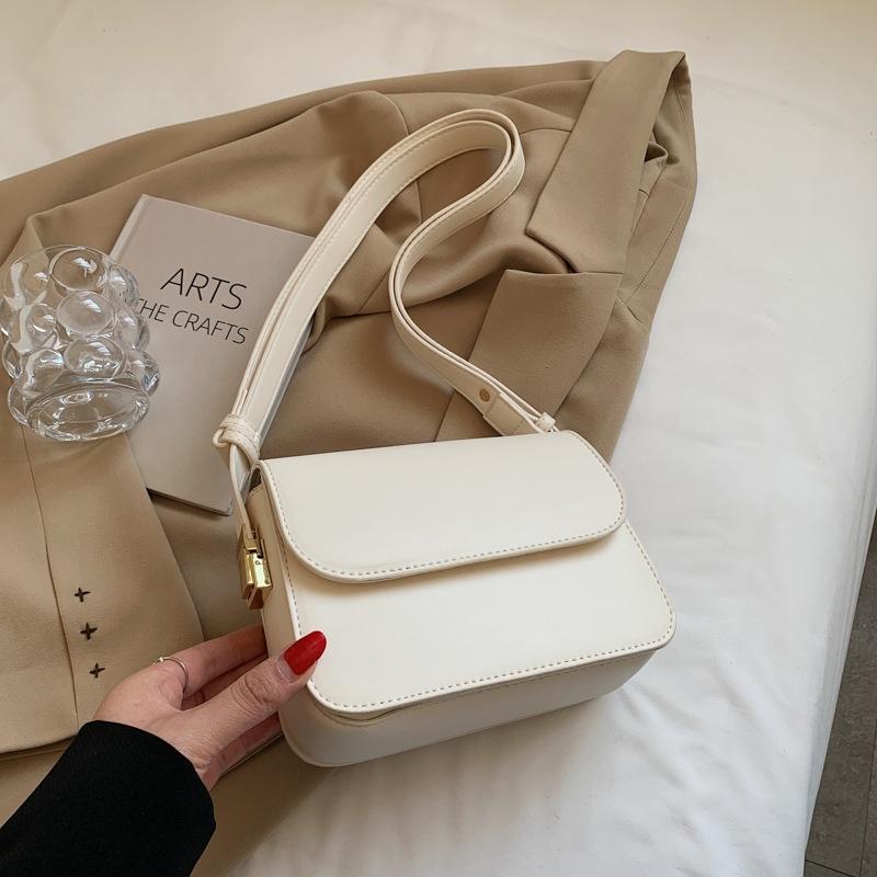 IELGY design shoulder strap fashionable and popular messenger all-match small square bag