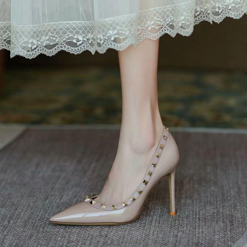 Модная обувь для женщин. Женские туфли на высоком каблуке. Лидер продаж. Офисные и карьерные туфли с заклепками. Сексуальные туфли с острым носком для женщин.